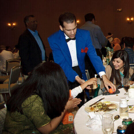 Chicago corporate close-up magician performing magic and mind reading!