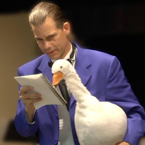 Chicago magician, Fabjance, performing with the mind reading goose!