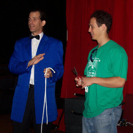 Chicago trade show magician, Fabjance, performs at local expo!